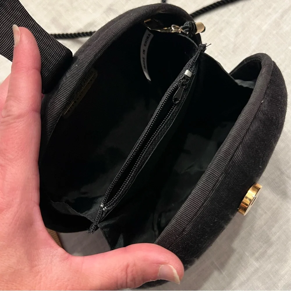 Vintage 90s Whiting and Davis Black Satin Clamshell Evening Bag_5